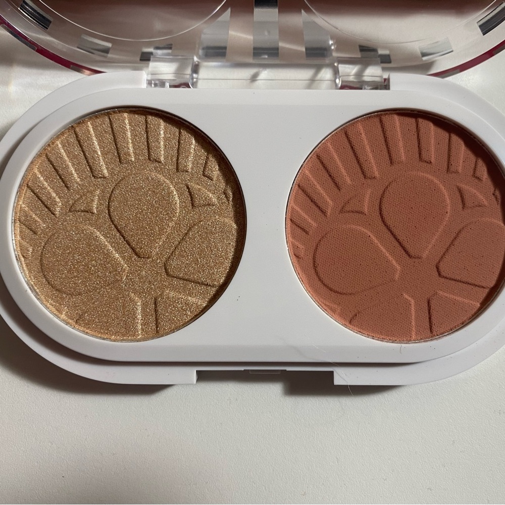 Makeup Bundle Perfect for Gifting. Work Wife, Secret Santa, Stocking Stuffers - Picture 3 of 10